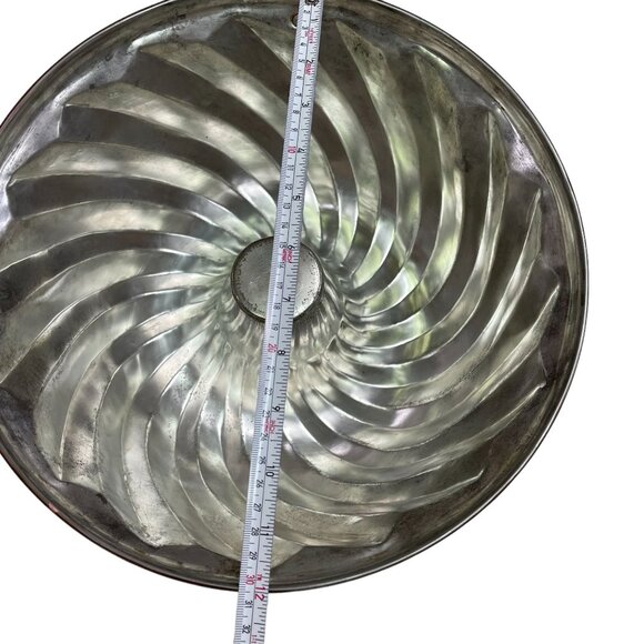 Vintage Copper Bundt Cake Pan Tin Lined Round with Hanging Hook 12” x 5” - Picture 8 of 10